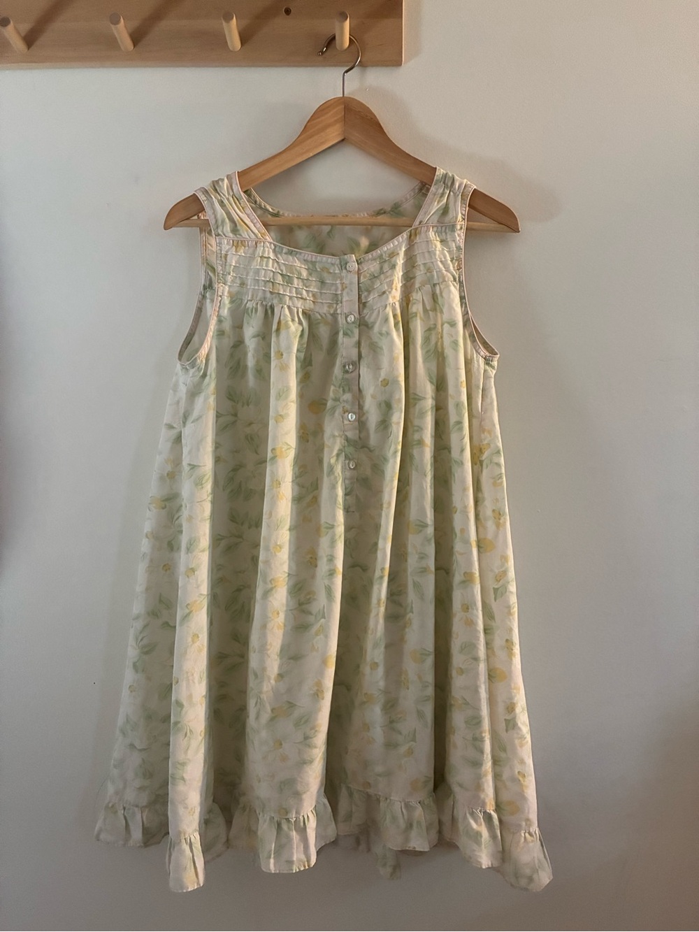 Sleeveless Women's Lemon-Print Nightdress in Light Yellow